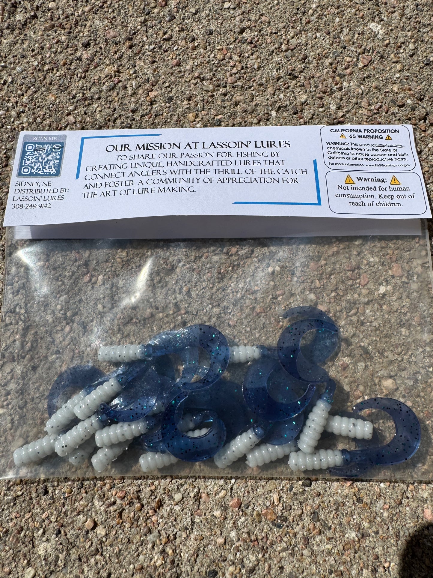 2" Ribbed Body Grub | White Body + Blue Tail